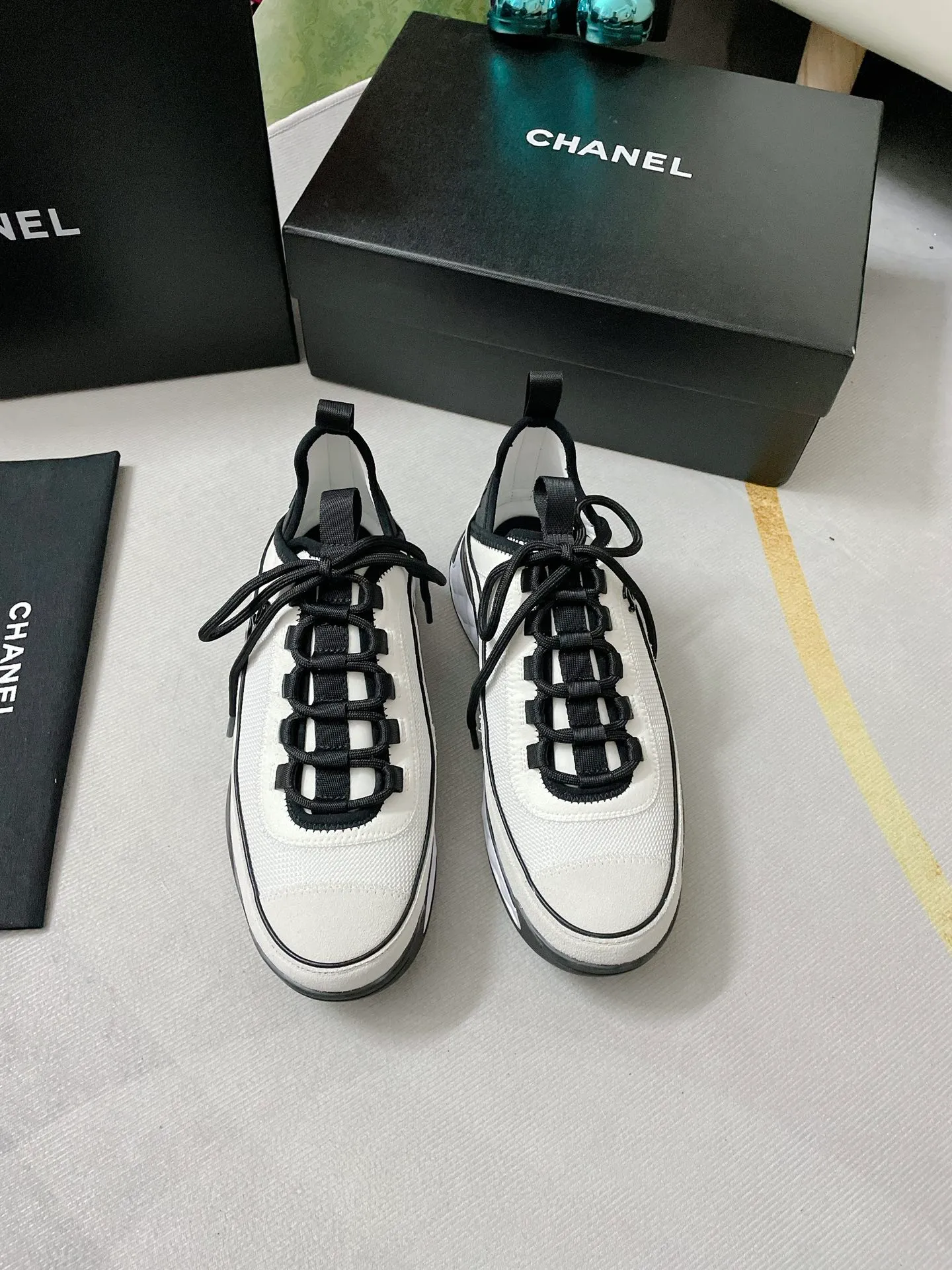 👟👟Ex-factory price 480👟👟 Women's shoes, women's clothing, women's shoes, women's clothing, women's shoes, women's clothing, women's shoes, women's clothing Sizes: 35-45 in stock, welcome to see the sign and taste the details. Chanel Chanel Couple Style Xiaoxiang Casual Sports Shoes Dad Shoes Couple Style Counter original version 1:1, each color is accurately matched and internally marked. Black and gold logo. Fabric: Silk cowhide/Imported sheep tendon Outsole: T👟👟Ex-factory price U outsole/Transparent crystal bottom Comes with flip-top magnet box, complete package